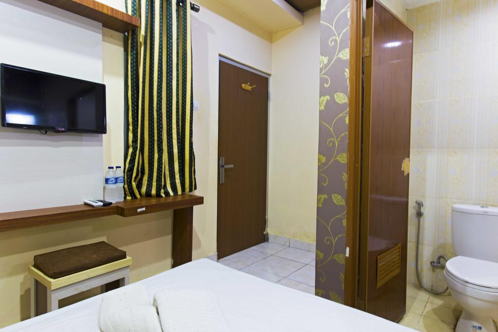 Reddoorz @ Tebet Asem Baris Hotel Jacarta Exterior foto